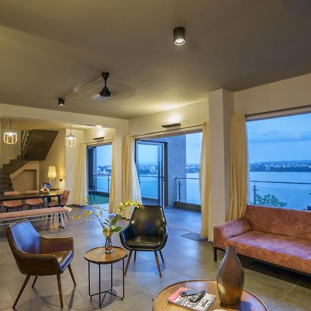 Grey Stone - Lakefront Penthouse Family Rooms Kolhapur Esterno foto