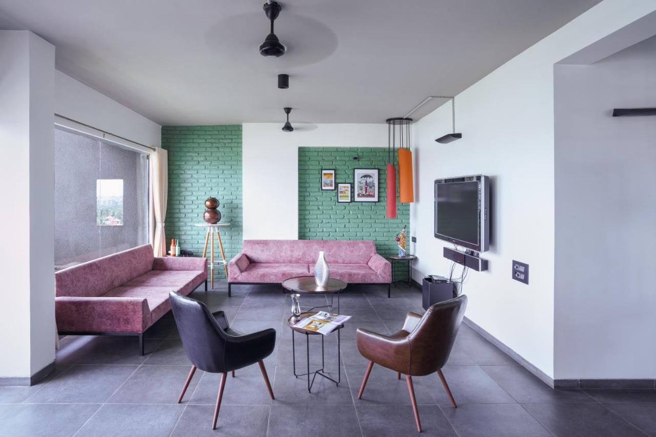Grey Stone - Lakefront Penthouse Family Rooms Kolhapur Esterno foto