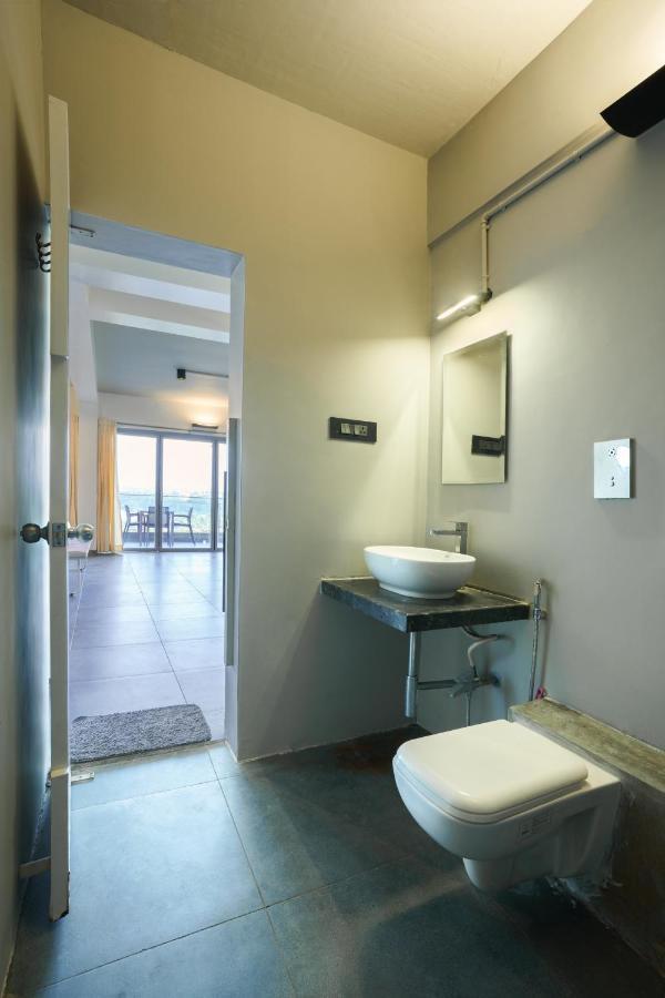 Grey Stone - Lakefront Penthouse Family Rooms Kolhapur Esterno foto