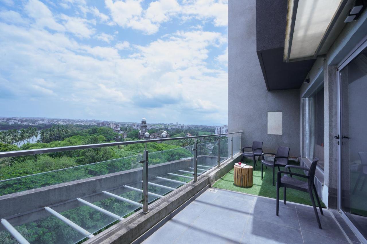 Grey Stone - Lakefront Penthouse Family Rooms Kolhapur Esterno foto