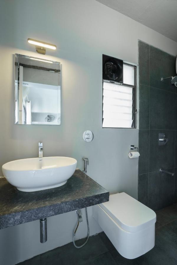 Grey Stone - Lakefront Penthouse Family Rooms Kolhapur Esterno foto