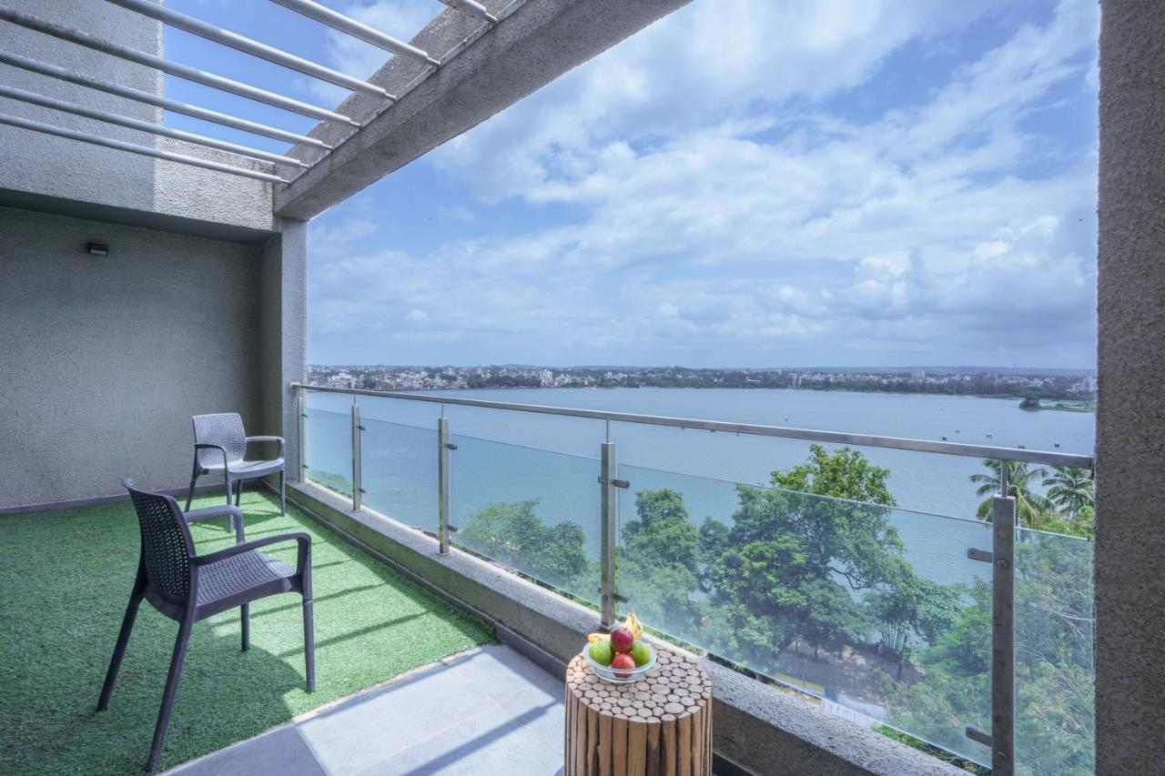 Grey Stone - Lakefront Penthouse Family Rooms Kolhapur Esterno foto