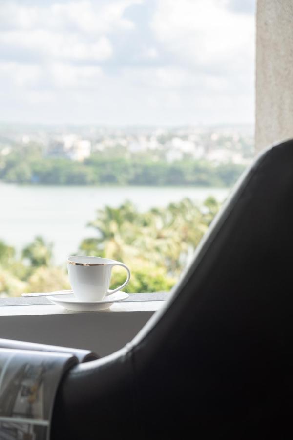 Grey Stone - Lakefront Penthouse Family Rooms Kolhapur Esterno foto