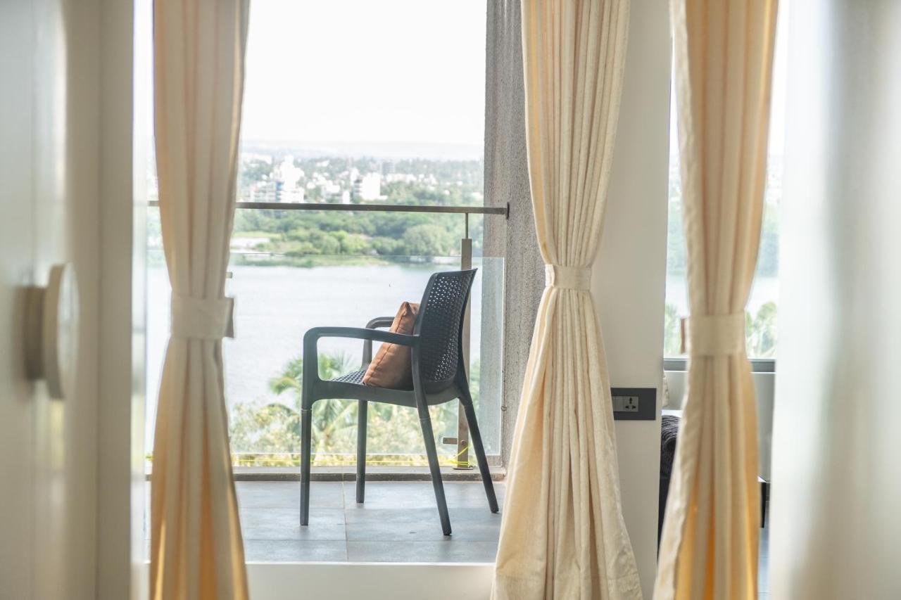 Grey Stone - Lakefront Penthouse Family Rooms Kolhapur Esterno foto