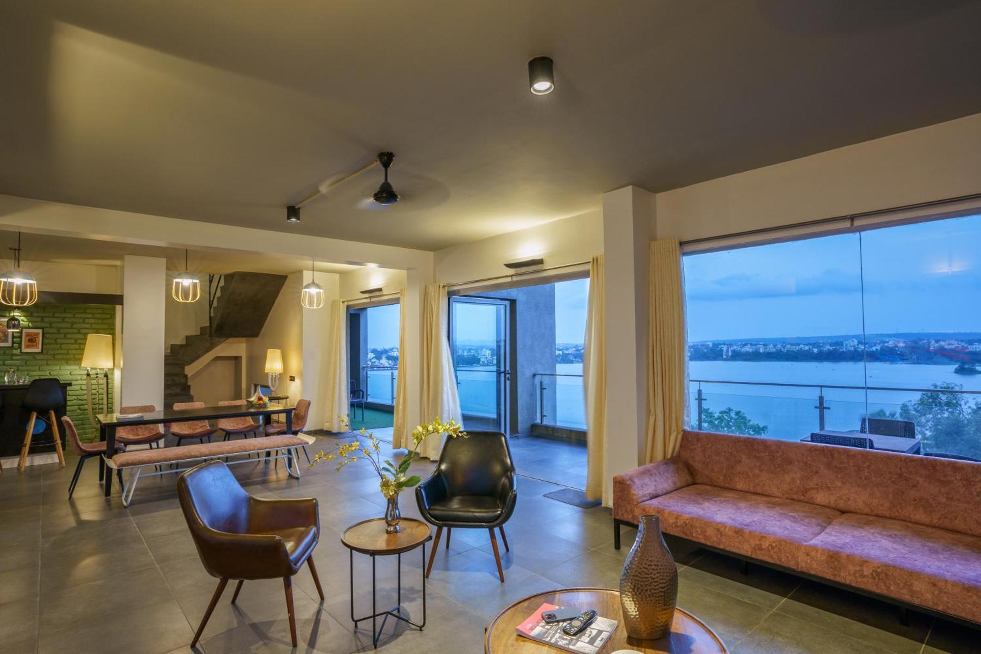 Grey Stone - Lakefront Penthouse Family Rooms Kolhapur Esterno foto