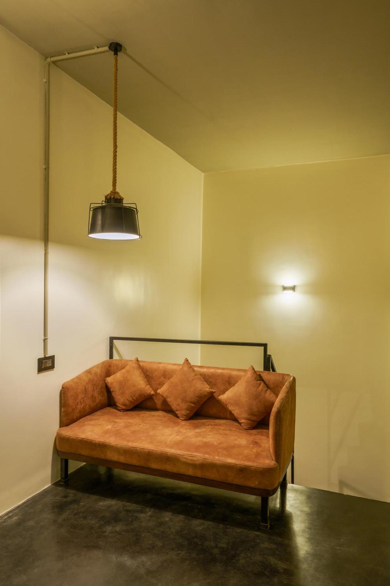 Grey Stone - Lakefront Penthouse Family Rooms Kolhapur Esterno foto