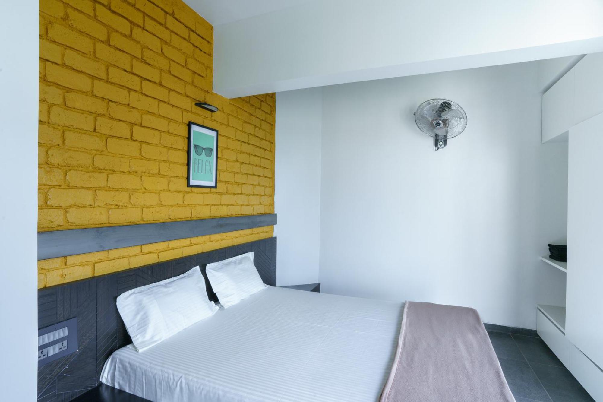 Grey Stone - Lakefront Penthouse Family Rooms Kolhapur Esterno foto