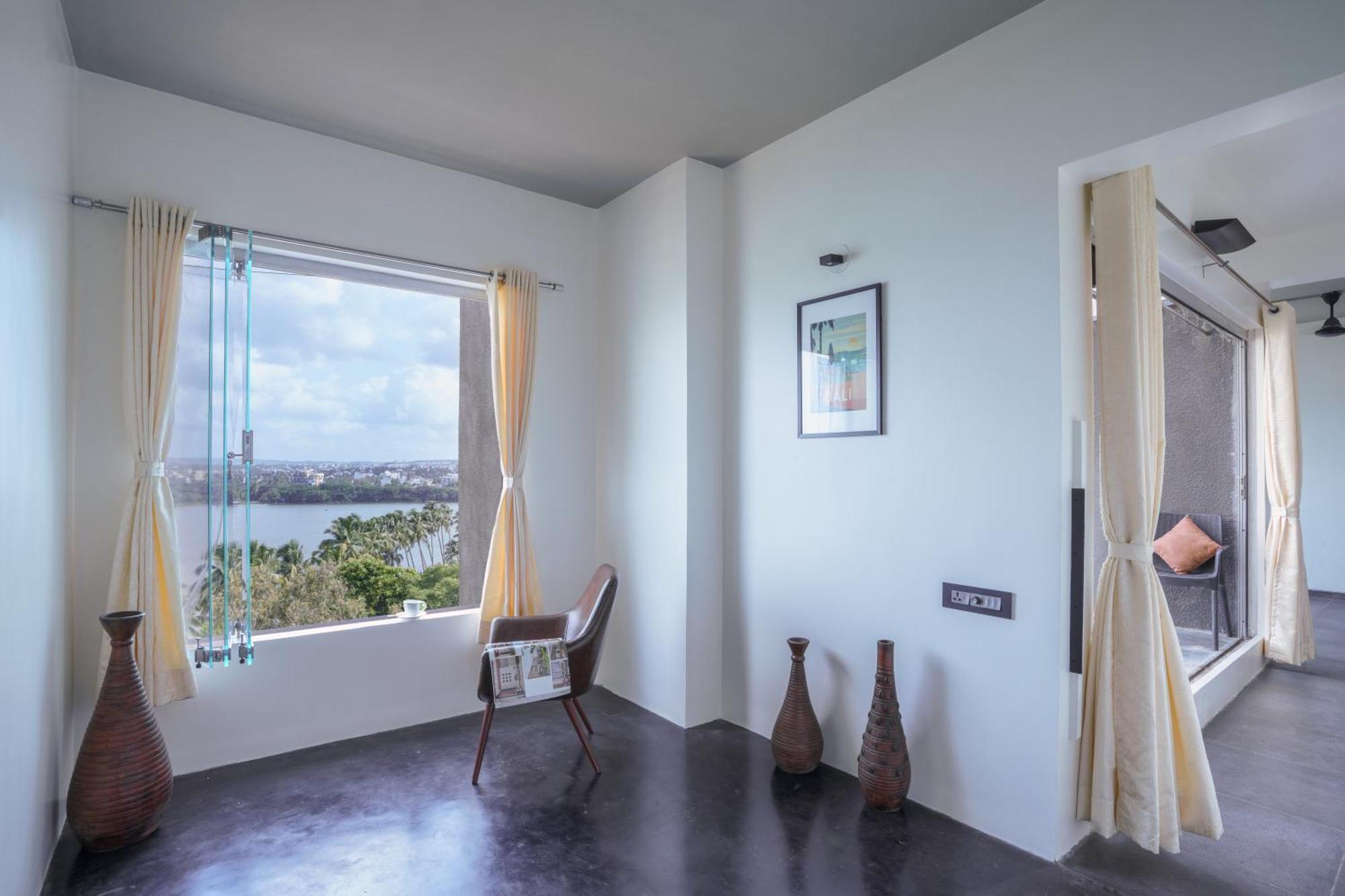 Grey Stone - Lakefront Penthouse Family Rooms Kolhapur Esterno foto