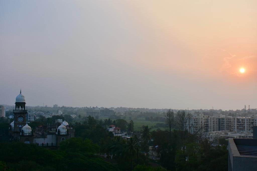Grey Stone - Lakefront Penthouse Family Rooms Kolhapur Esterno foto