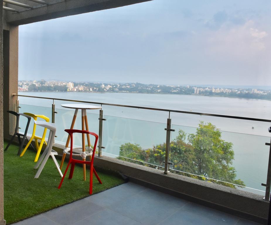 Grey Stone - Lakefront Penthouse Family Rooms Kolhapur Esterno foto